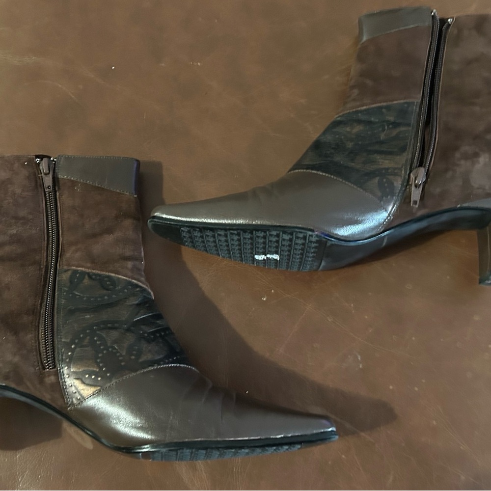 Booties Women's Pointed Toe Mid-Heel Ankle Booties Dark BrownMonzo & Franco 9 M